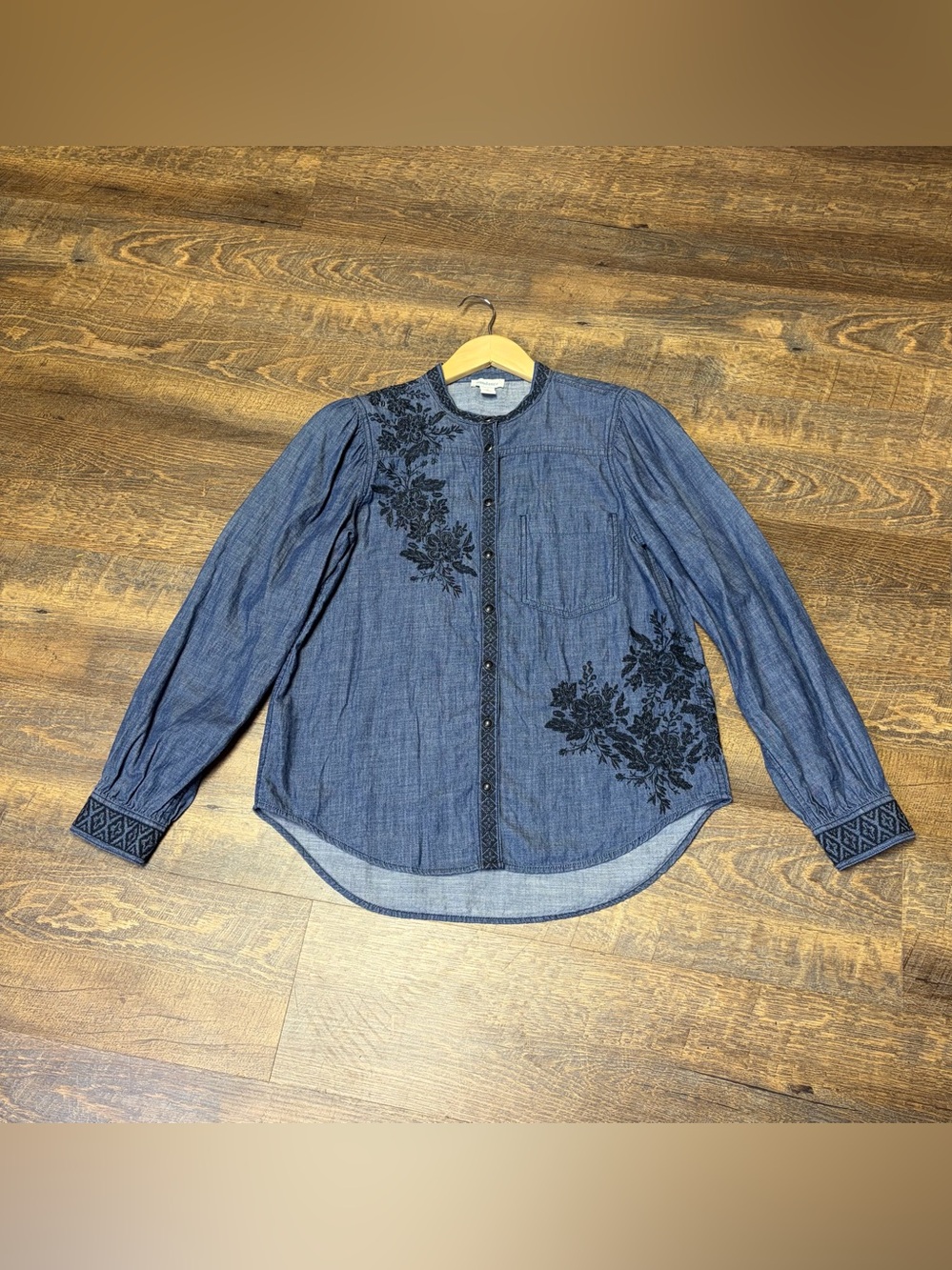 Sundance Lennon Denim Floral Embroidered Snap Shirt Womens Small Blue Chambray - Picture 2 of 12